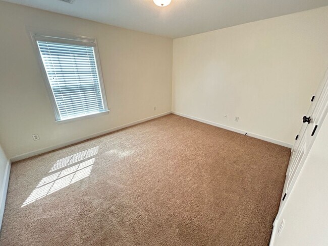 Building Photo - Beautiful 4Bed/2.5 Bath Home in Wren Creek!