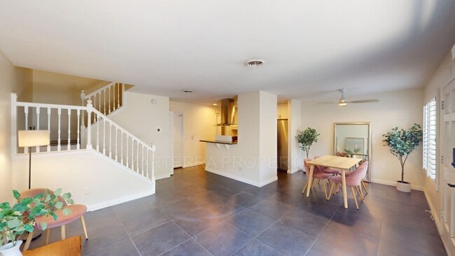 Building Photo - Beautiful Townhome, with AC, in Costa Mesa
