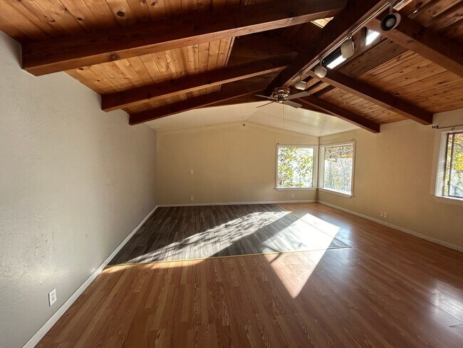 Building Photo - 18728 Three Homes Rd