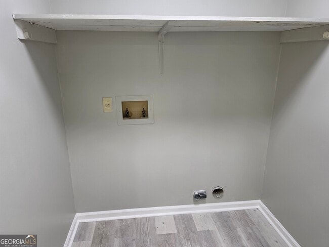Building Photo - 586 Ridge Ave