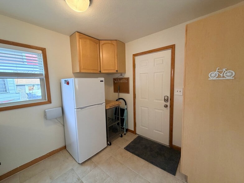 Building Photo - 405 S 12th St