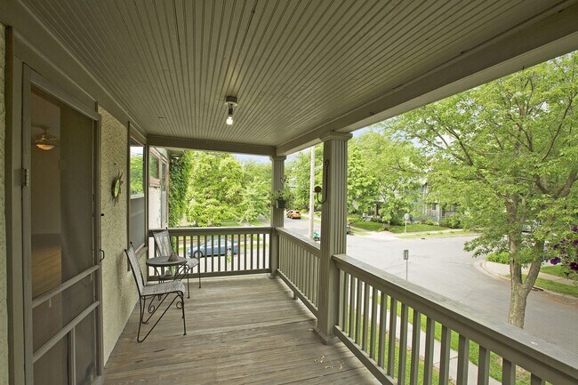 2nd fl front deck #1 - 3302 Harriet Ave