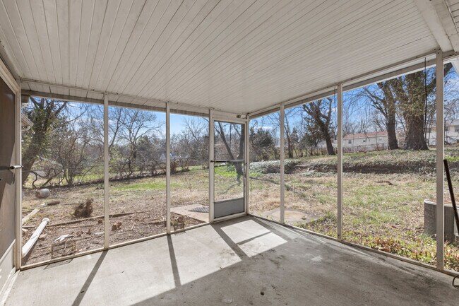 Building Photo - 223 N Dellwood Ave