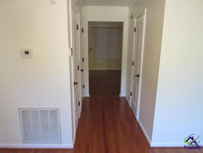 Building Photo - 100 Sunchase Ct