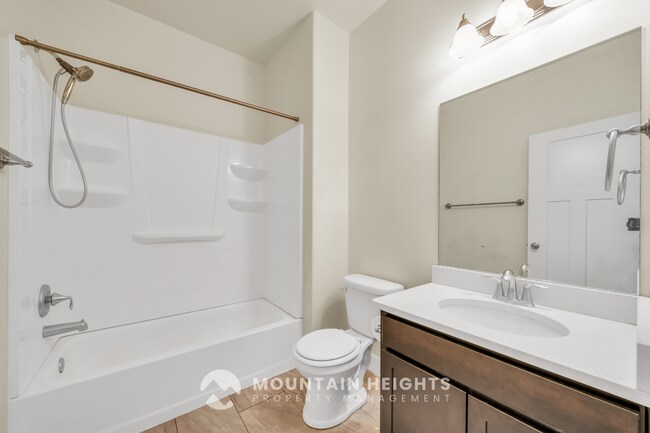 Building Photo - 607 Sawback Ln