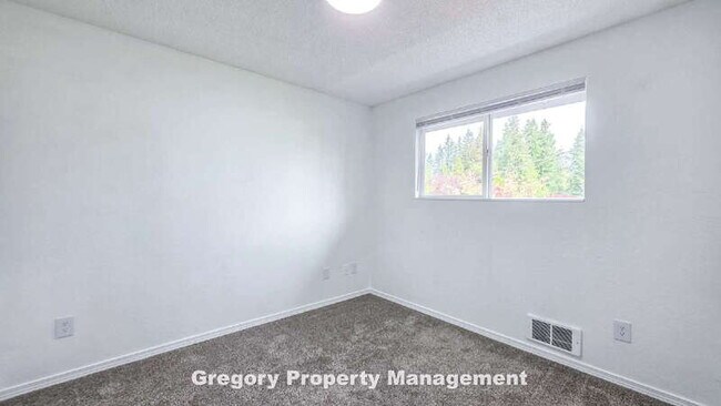 Building Photo - 5830 East Dr