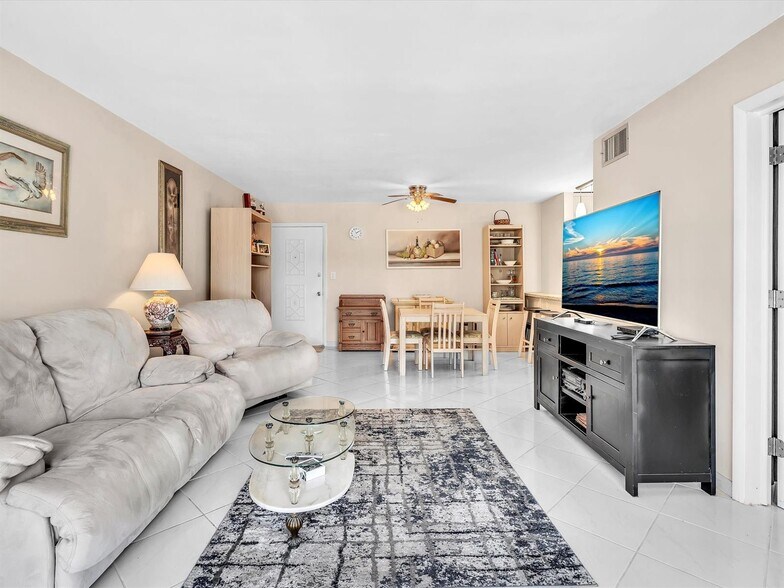 Building Photo - 3020 NE 16th Ave