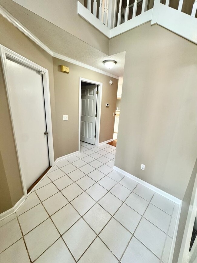 Building Photo - 211 Woodrun Dr
