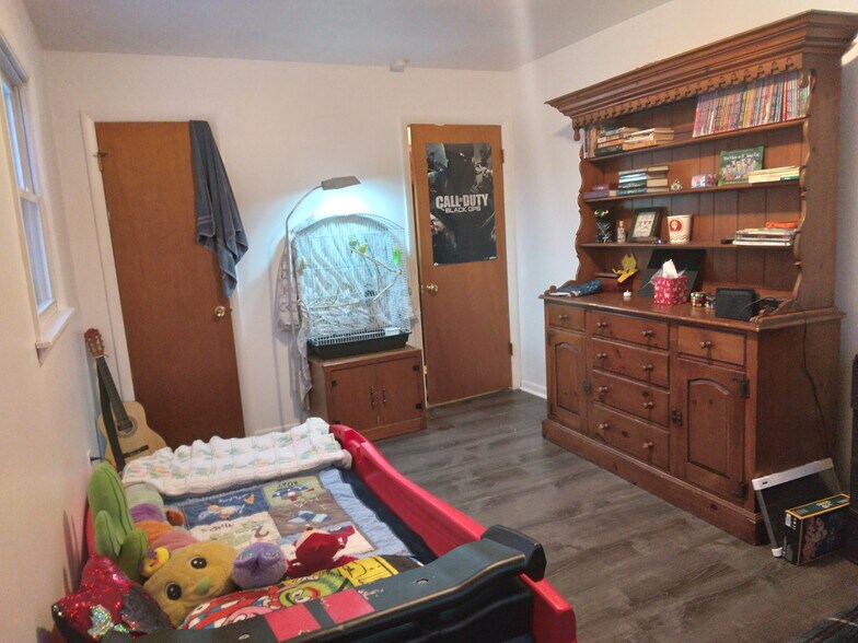 Building Photo - 2925 W Lydius St