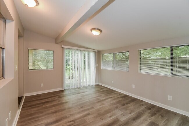 Building Photo - 2123 Patou Dr W