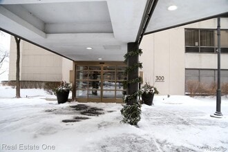 Building Photo - 1001 W Jefferson Ave