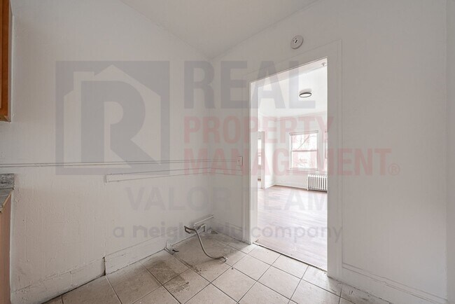 Building Photo - Convenience near Coventry