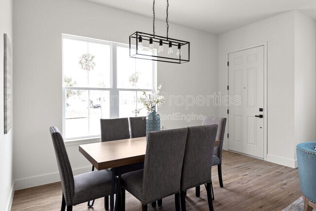 Building Photo - 438 Goodall Ave