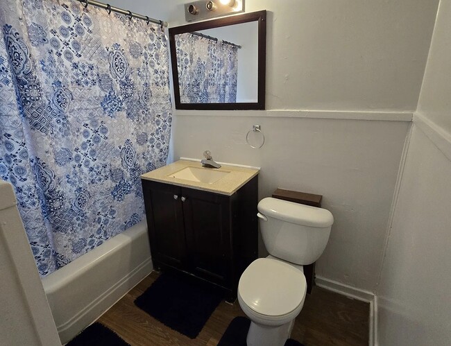 Building Photo - 215 Park St