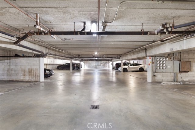 Building Photo - 333 Riverdale Dr