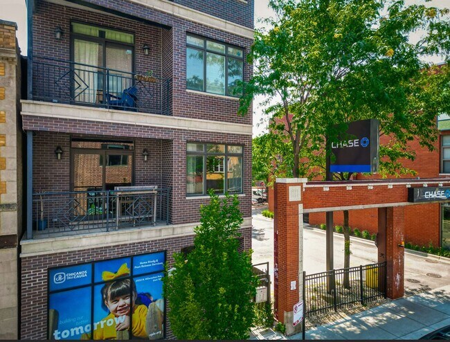 Building Photo - 2932 N Milwaukee Ave