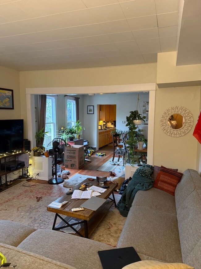 Building Photo - Vintage Duplex in desirable Wallingford Neighborhood!