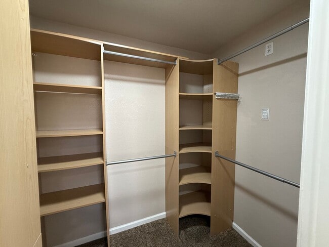 Building Photo - 4-bedroom single story in Sylvan School District!
