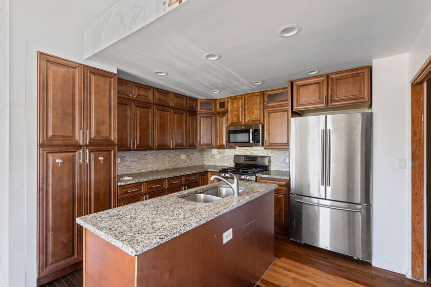 Building Photo - 5230 S Lockwood Ave