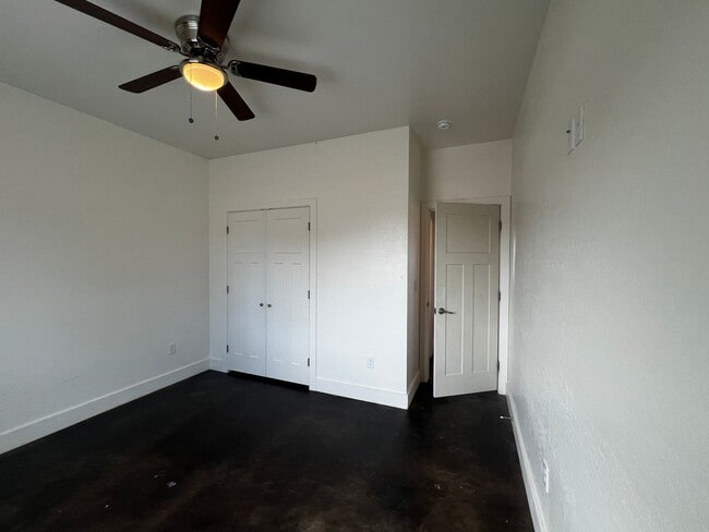 Building Photo - 3 bed/2 bath House with private Hot Tub