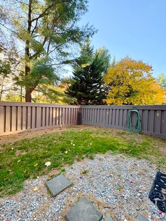 Building Photo - Beautiful end-unit townhome. Walkout basem...