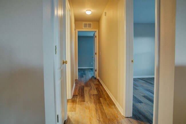 Building Photo - Elegant 5-Bedroom Pool Home with 3-Car Gar...