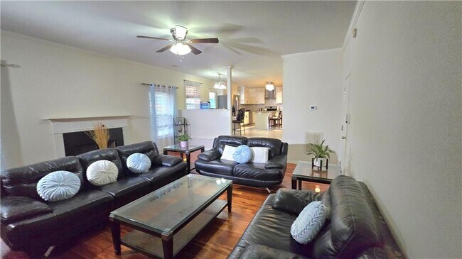 Building Photo - 4038 Ash Tree St SW