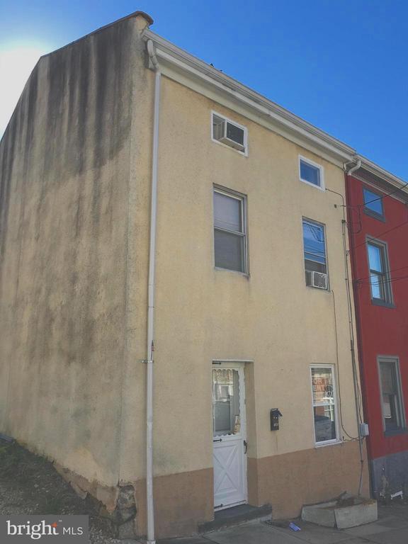 Primary Photo - 145 Levering St