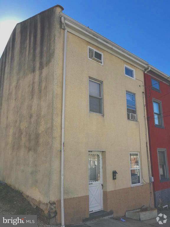 Building Photo - 145 Levering St