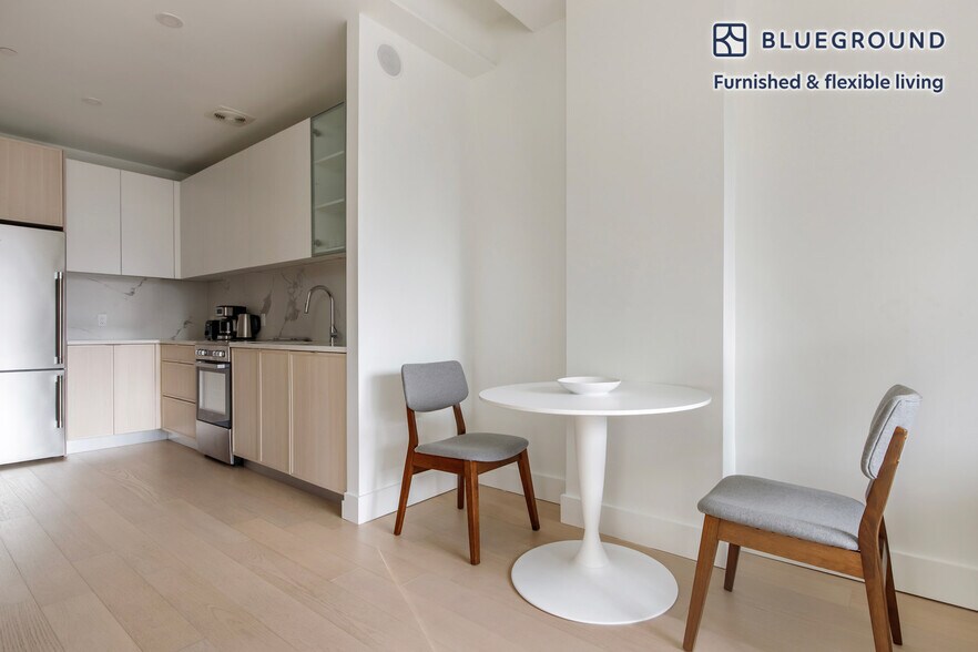 Building Photo - 218 Front St