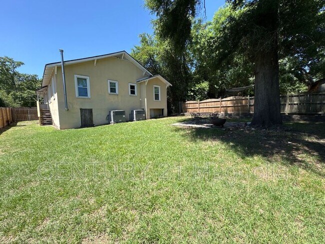 Building Photo - 1110 Troupe St