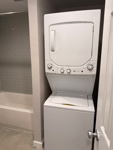 Building Photo - 340 W Highland Ave