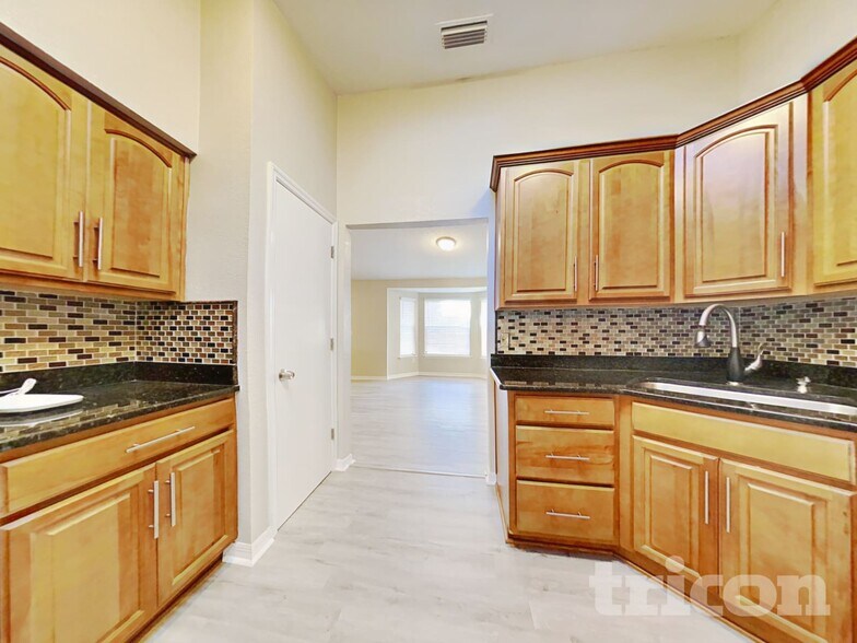 Building Photo - 801 Maraval Ct