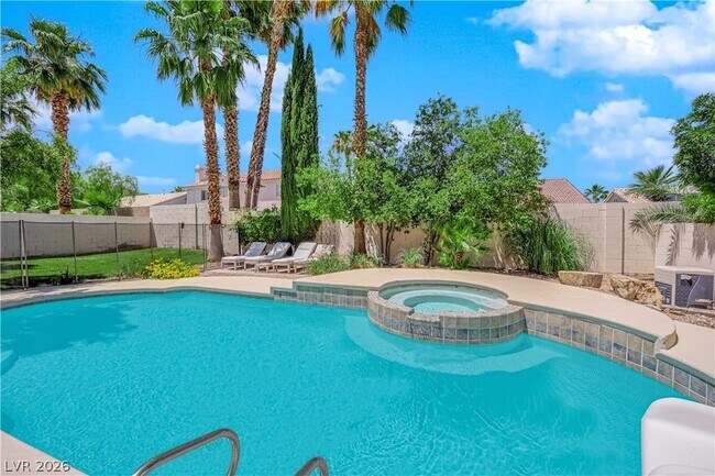 Building Photo - 8112 Tropic Isle Cir