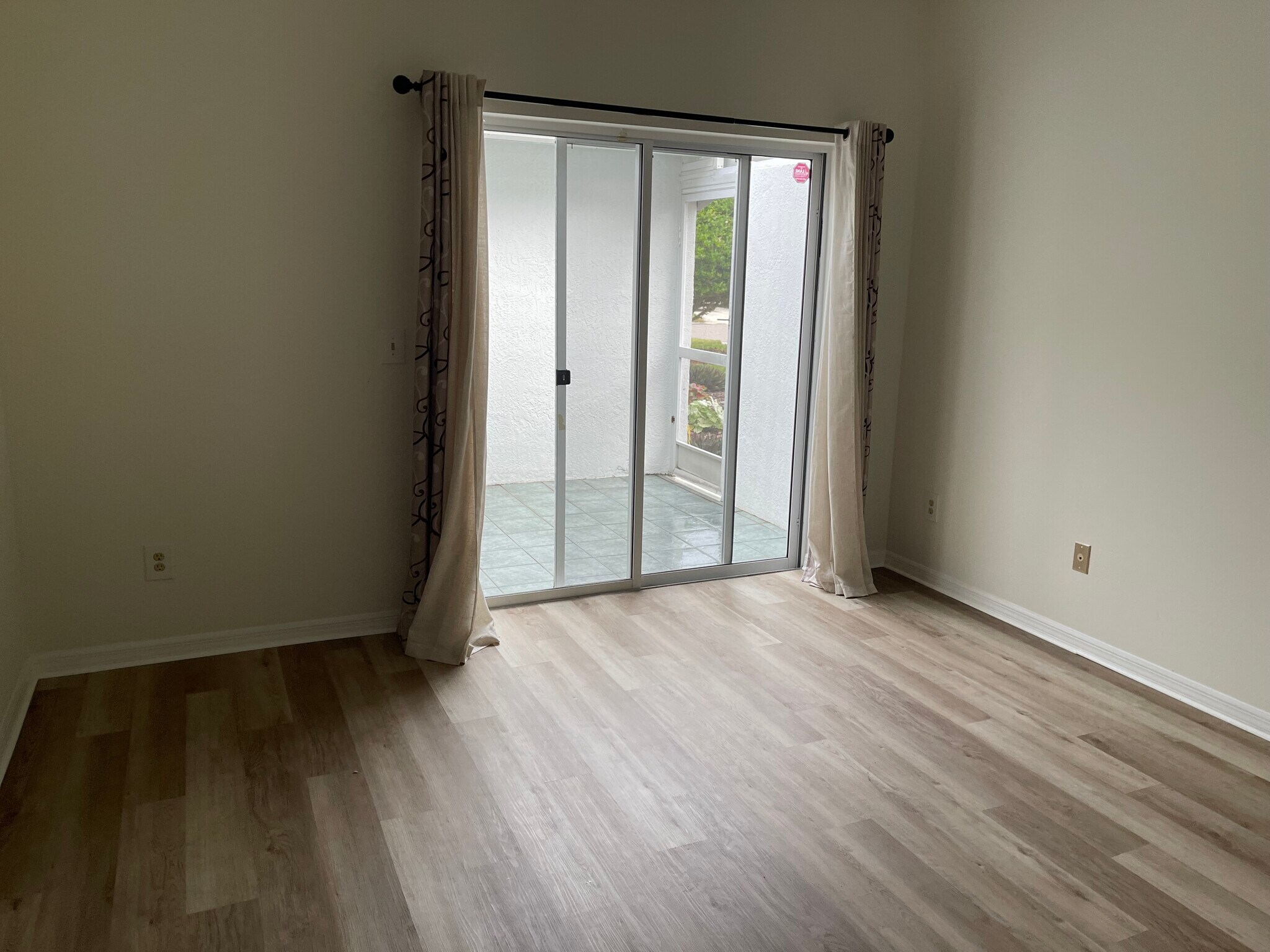 Building Photo - 5669 Parkview Lake Dr