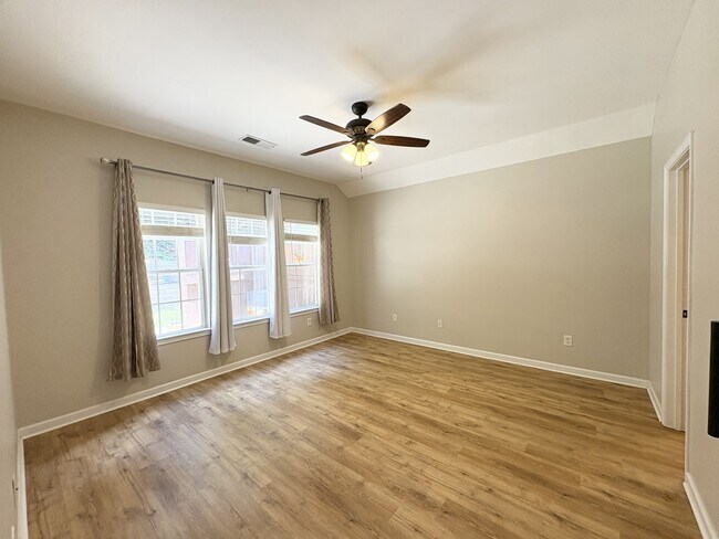 Building Photo - 140 Ivygreen Chase