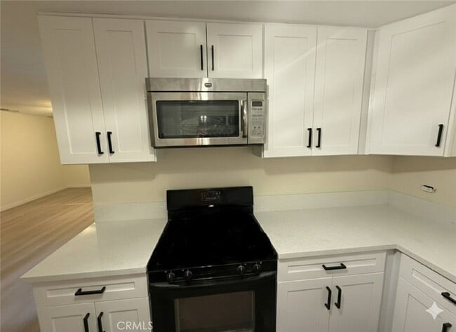 Building Photo - 611 Lillian Dr
