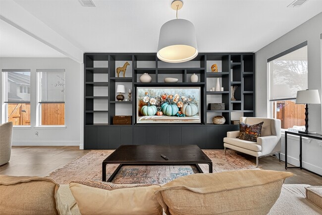 Building Photo - 10021 Hillside Bayou Dr