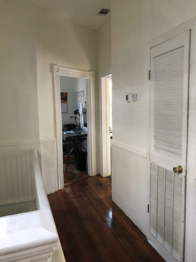 Building Photo - 511 W 37th St