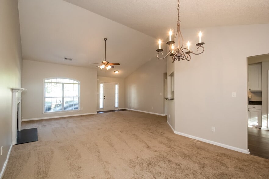 Building Photo - 310 The Gables Dr