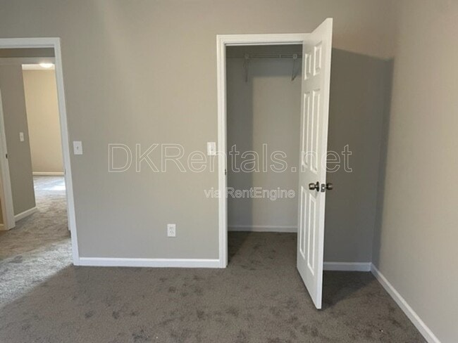 Building Photo - 1092 Dassow Ct