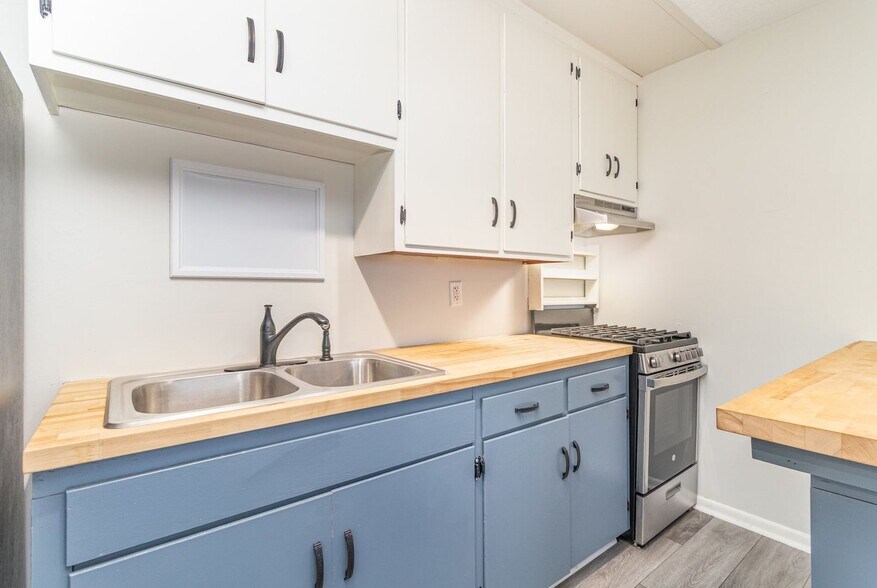 Building Photo - 2009 Commerce Blvd