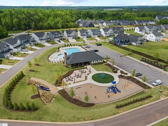 Building Photo - 680 Lady Fern Dr