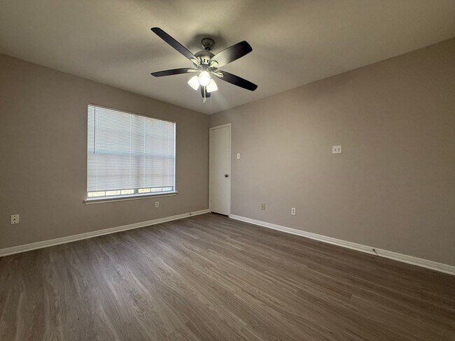 Building Photo - Yik Properties #1 (1904 Alex Ave)