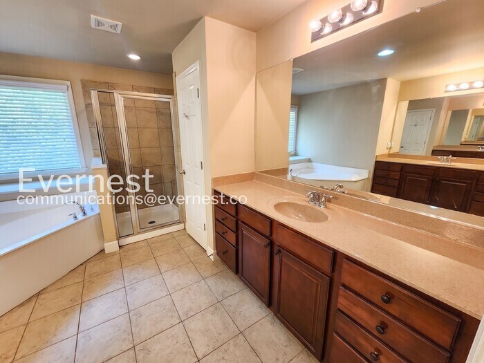 Building Photo - 1656 Danbury Parc Pl