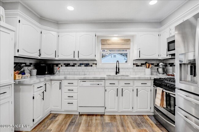 Building Photo - 144 Lower Main St