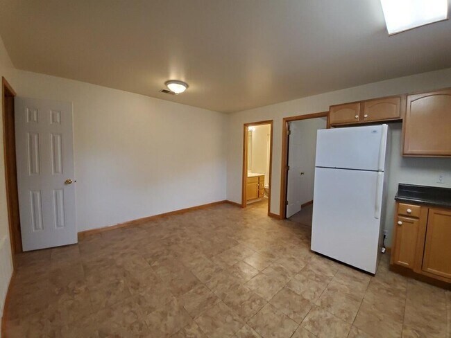 Building Photo - 256 College Ave