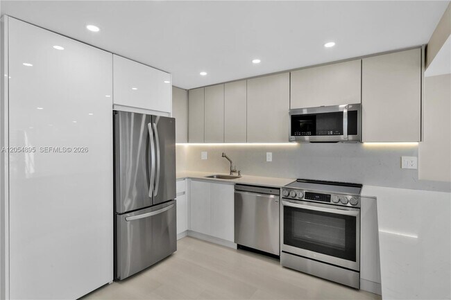 Building Photo - 1865 Brickell Ave
