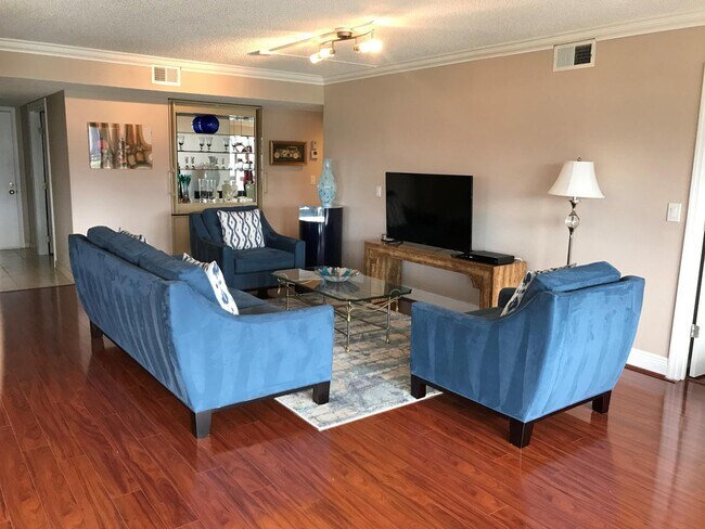 Building Photo - 5519 Fairway Park Dr