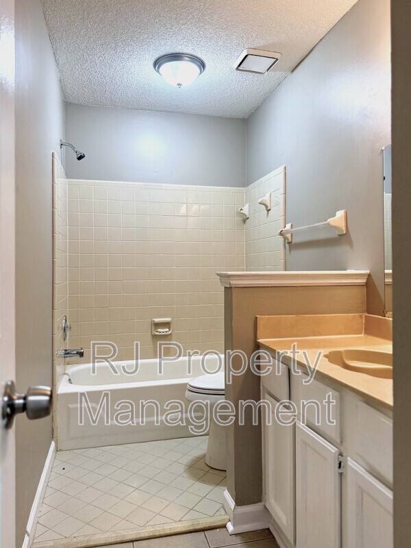 Building Photo - 4308 Ash Creek Cove